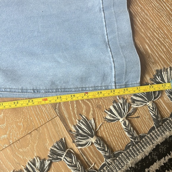 Like new stretchy Fashion Nova high waist wide leg jeans. Size 28 - Picture 5 of 6